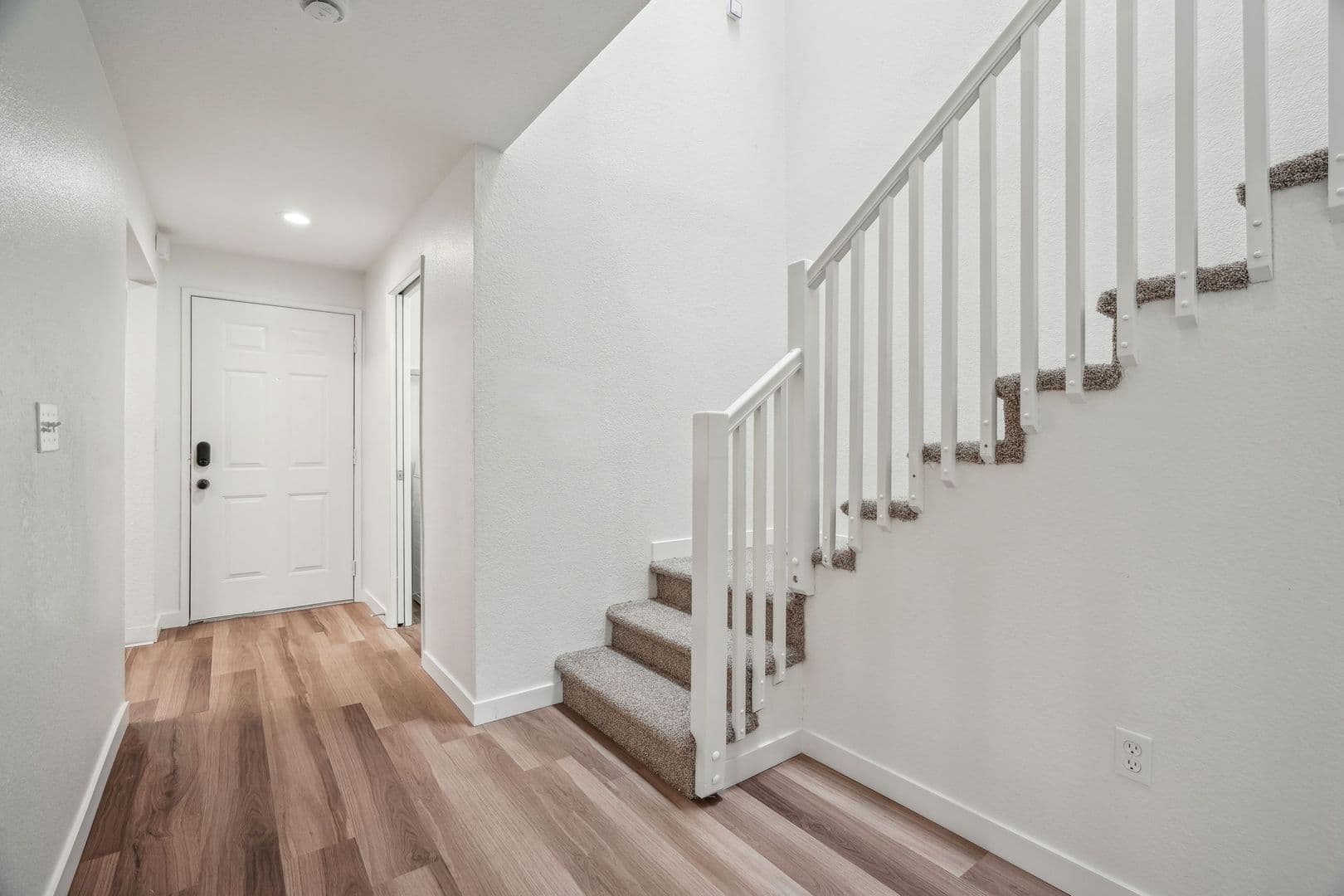 Vancouver Apartment: 2909 NE 57th Ave