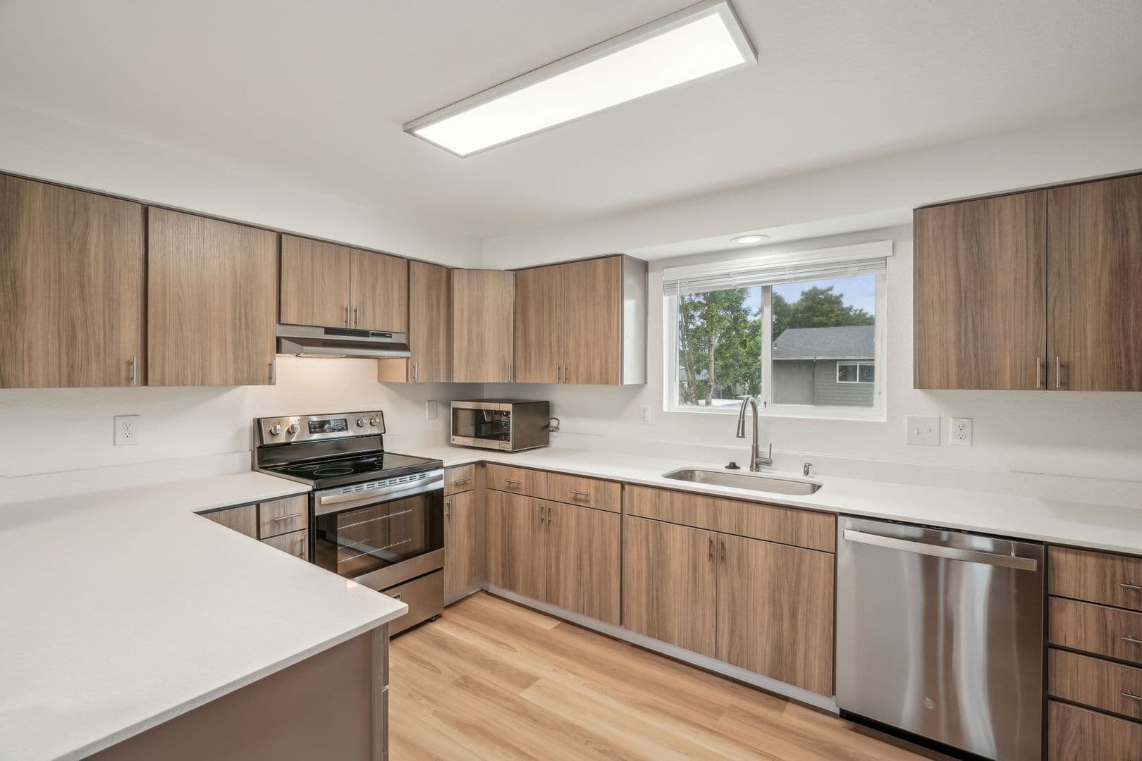 Vancouver Apartment: 2909 NE 57th Ave