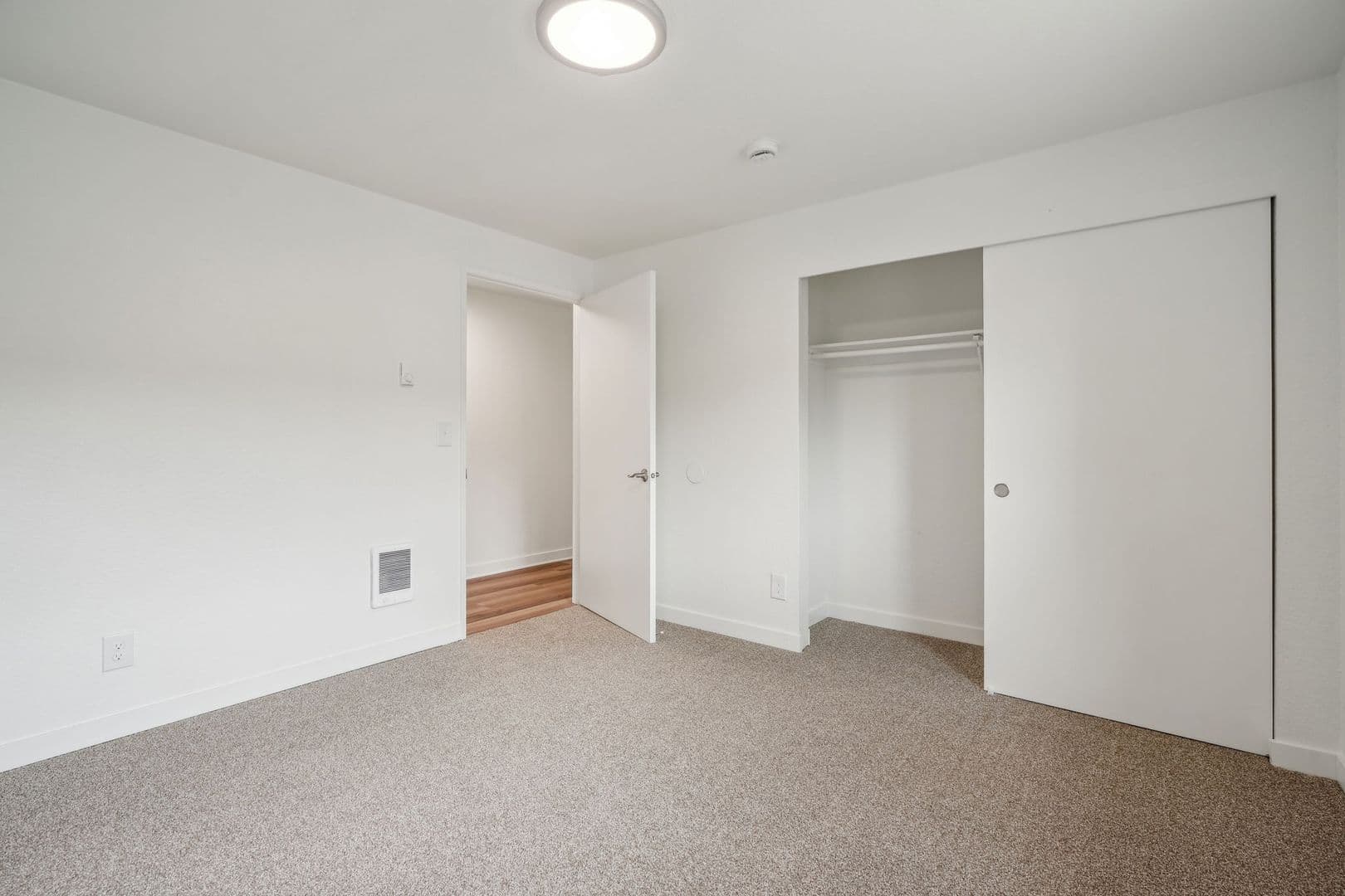 Vancouver Apartment: 2909 NE 57th Ave