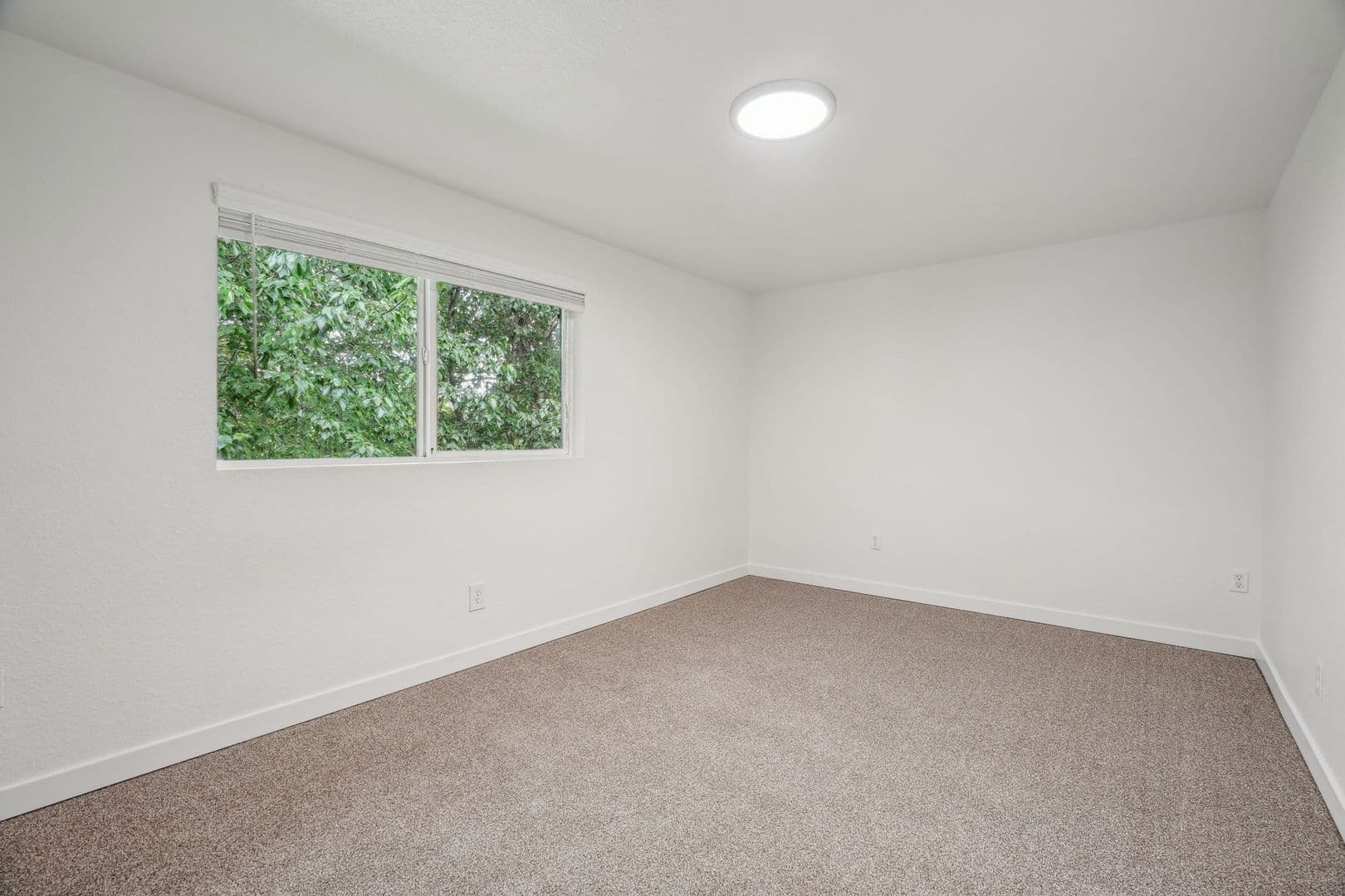 Vancouver Apartment: 2909 NE 57th Ave