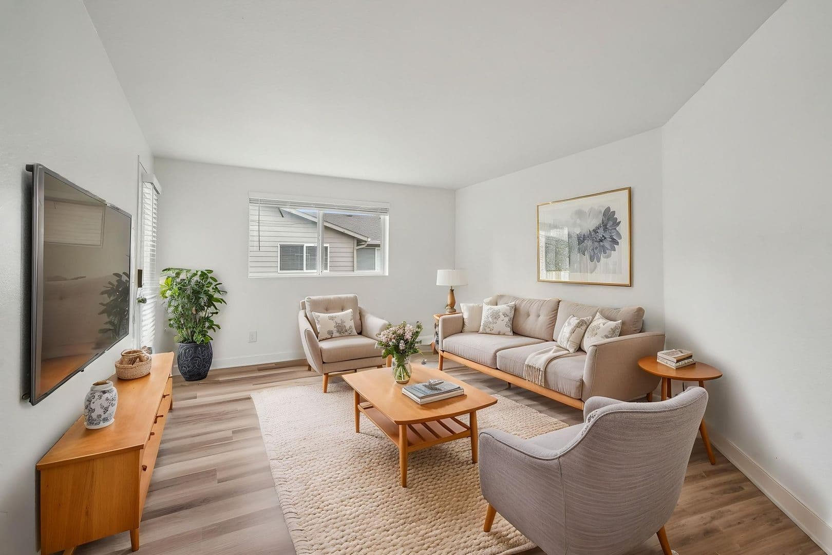Vancouver Apartment: 2909 NE 57th Ave