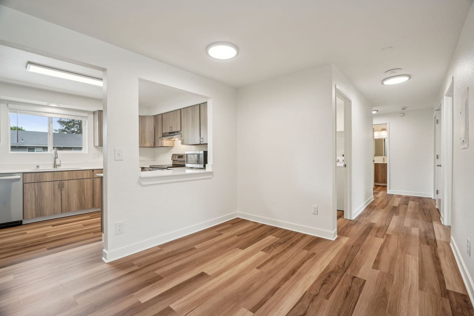 Vancouver Apartment: 2909 NE 57th Ave