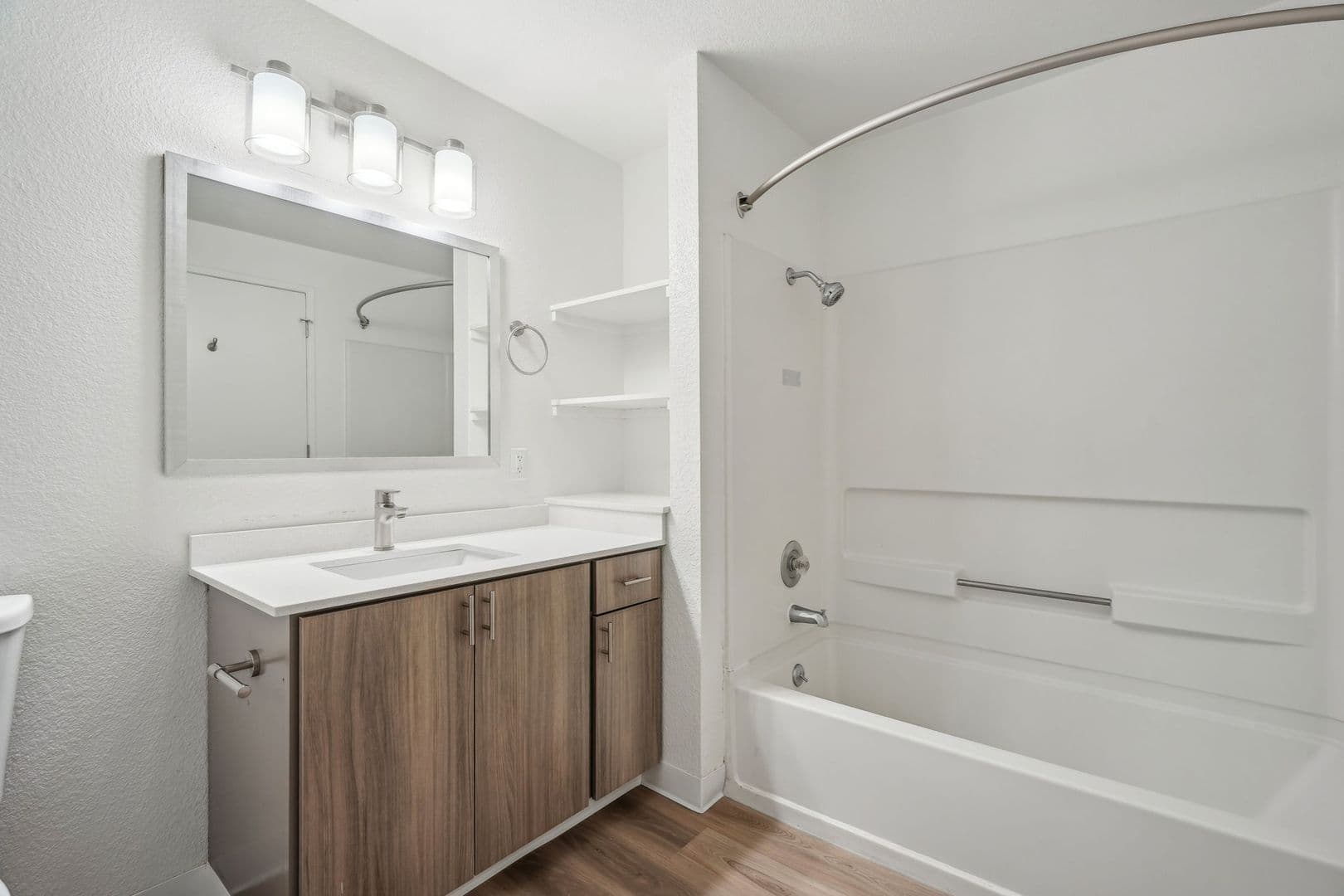 Vancouver Apartment: 2909 NE 57th Ave