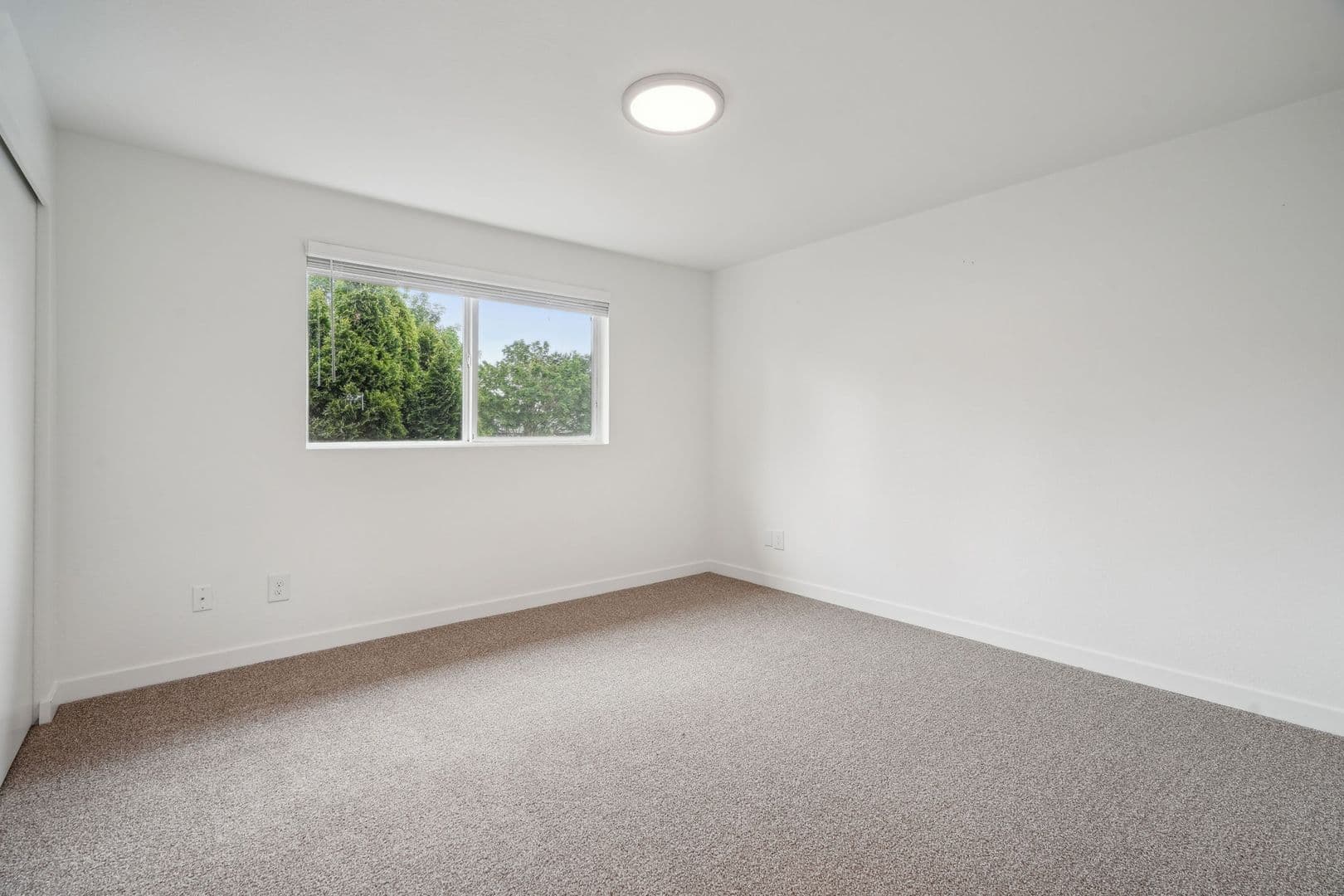 Vancouver Apartment: 2909 NE 57th Ave