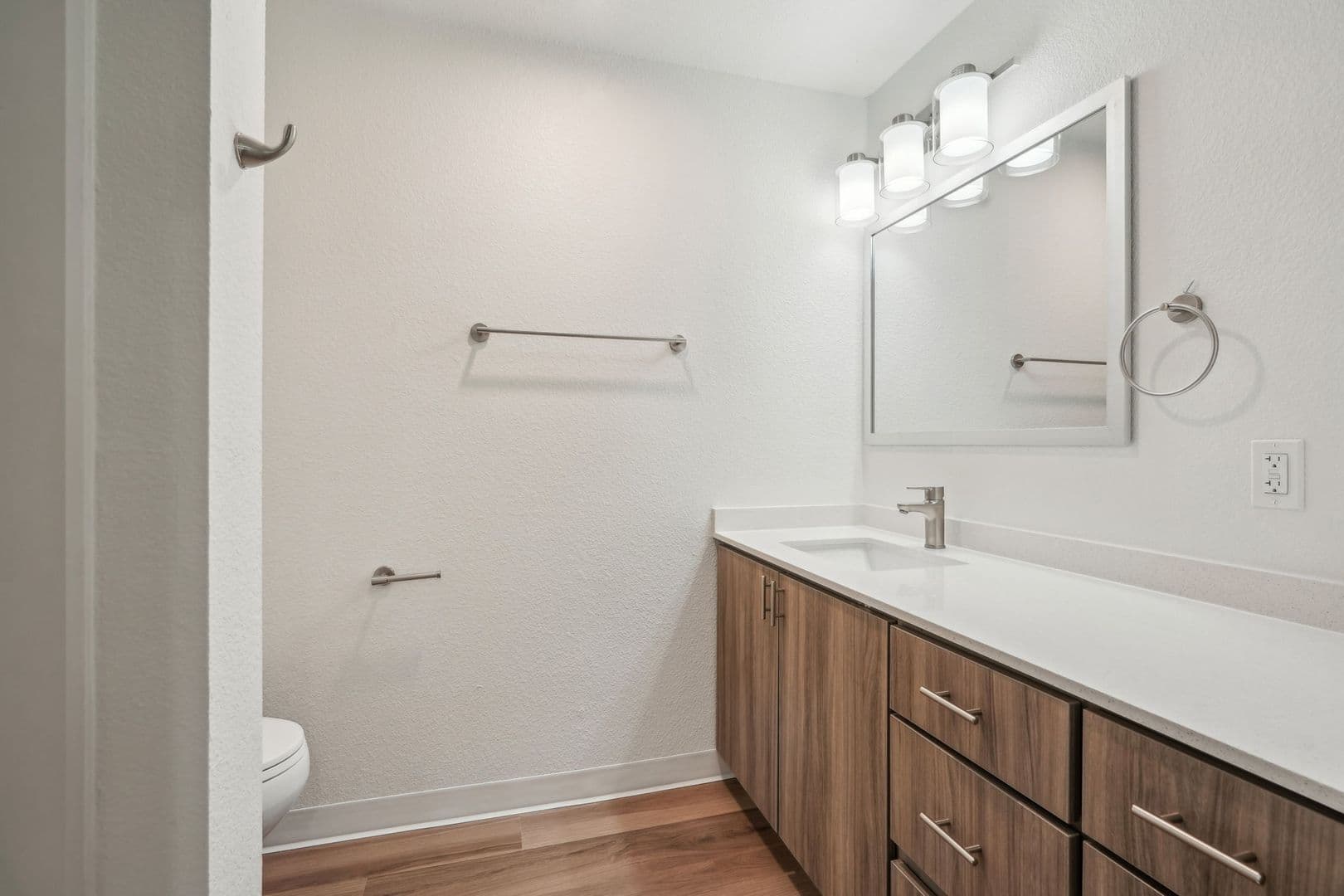 Vancouver Apartment: 2909 NE 57th Ave