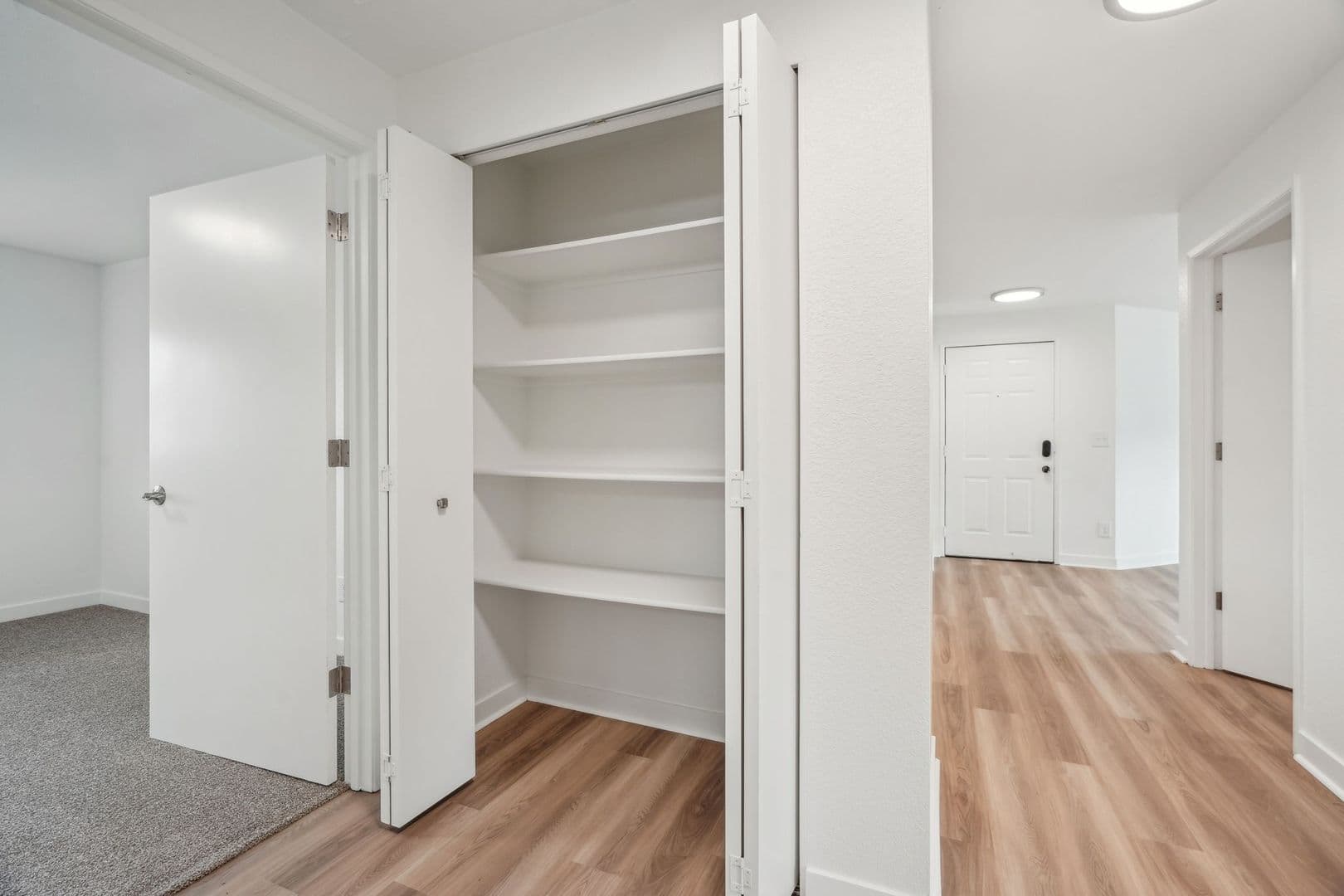 Vancouver Apartment: 2909 NE 57th Ave