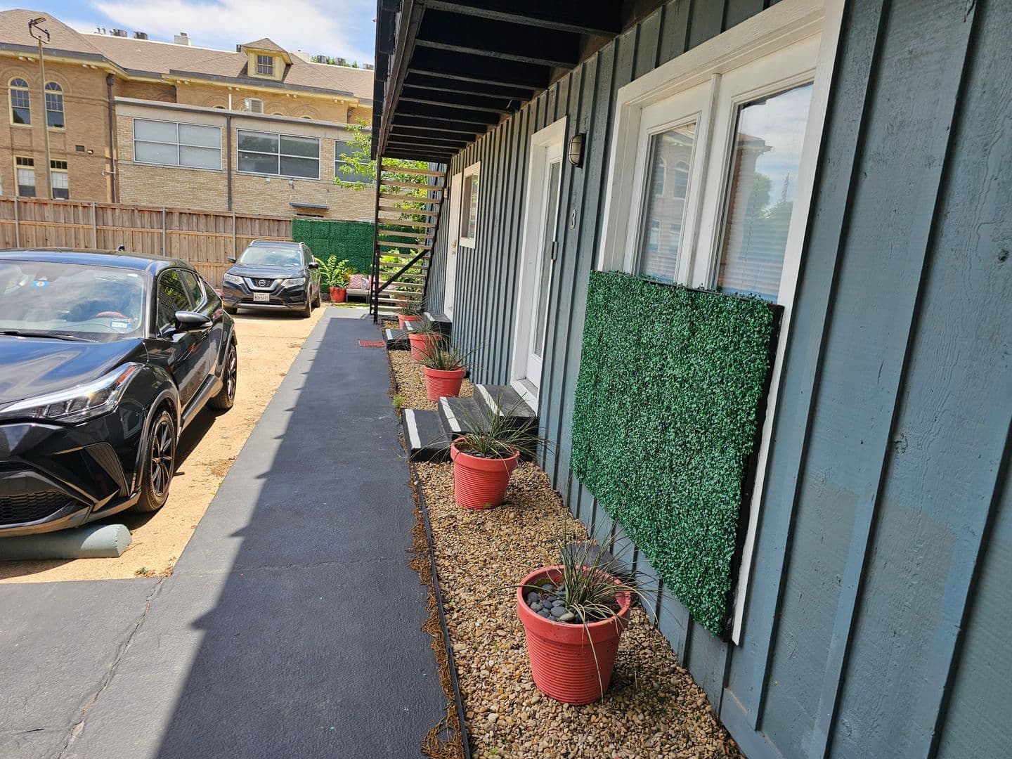 Dallas Apartment: 4414 Worth Street