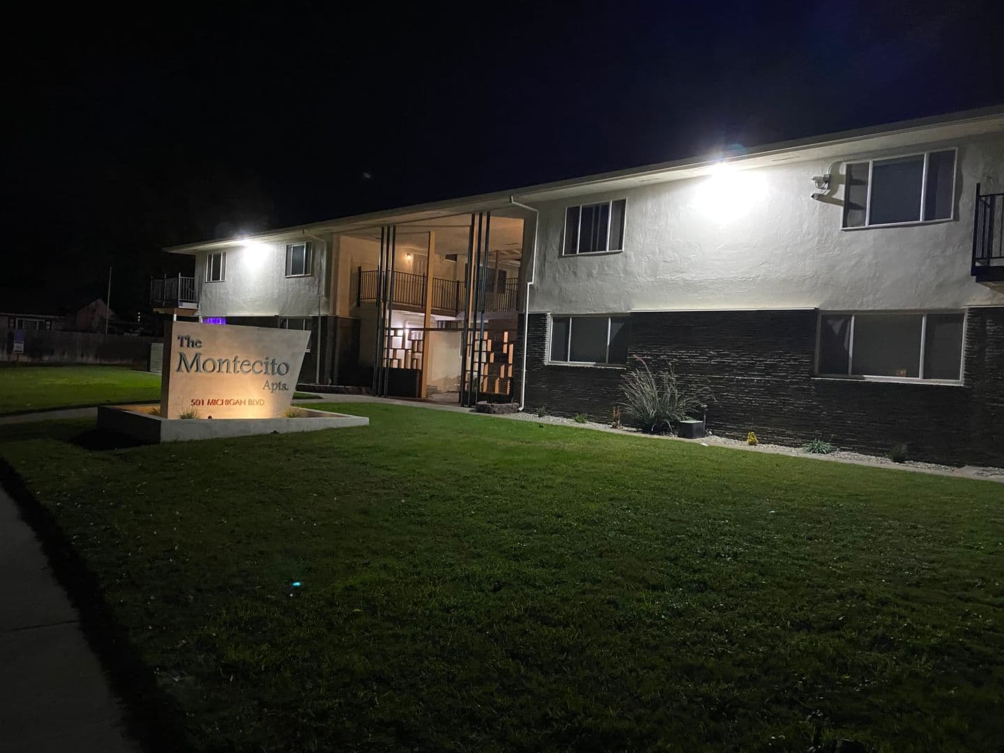 West Sacramento Apartment: 501 Michigan Blvd.