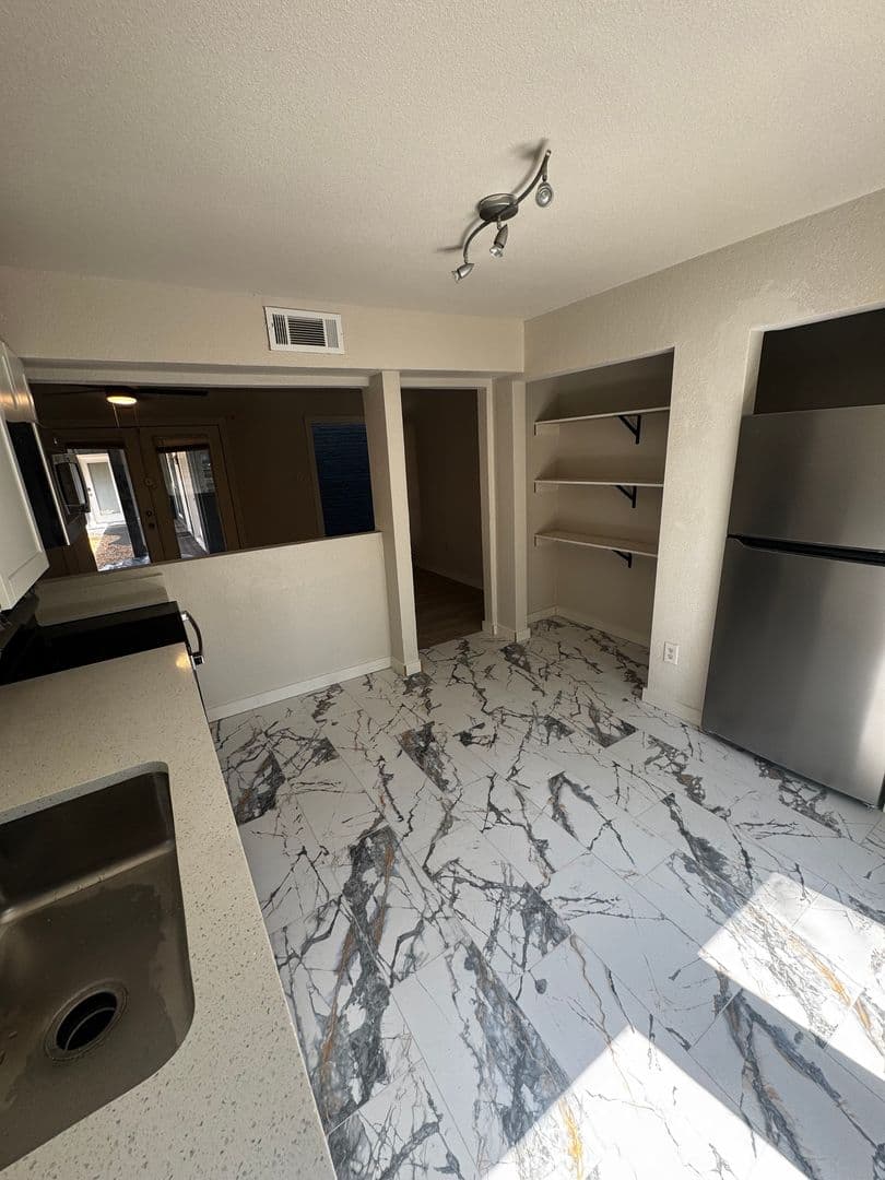 Dallas Apartment: 4414 Worth Street