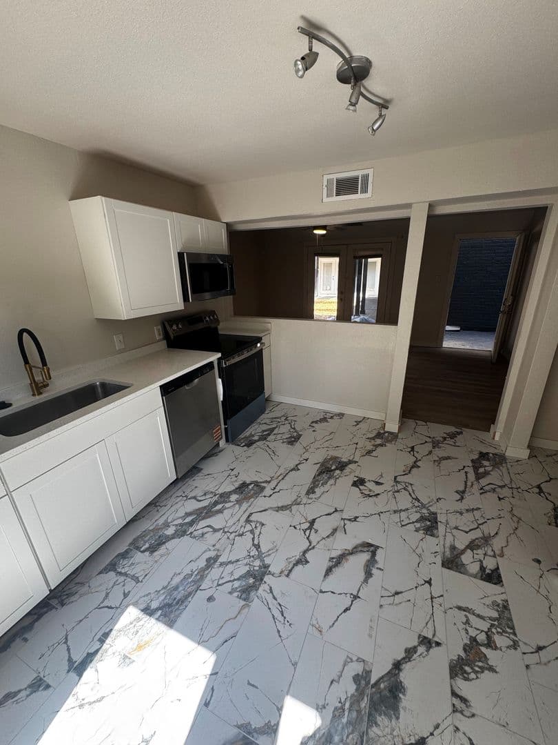 Dallas Apartment: 4414 Worth Street