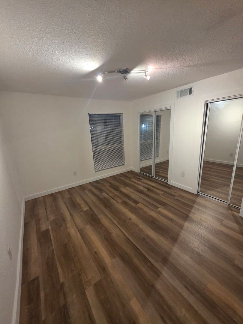 Dallas Apartment: 4414 Worth Street