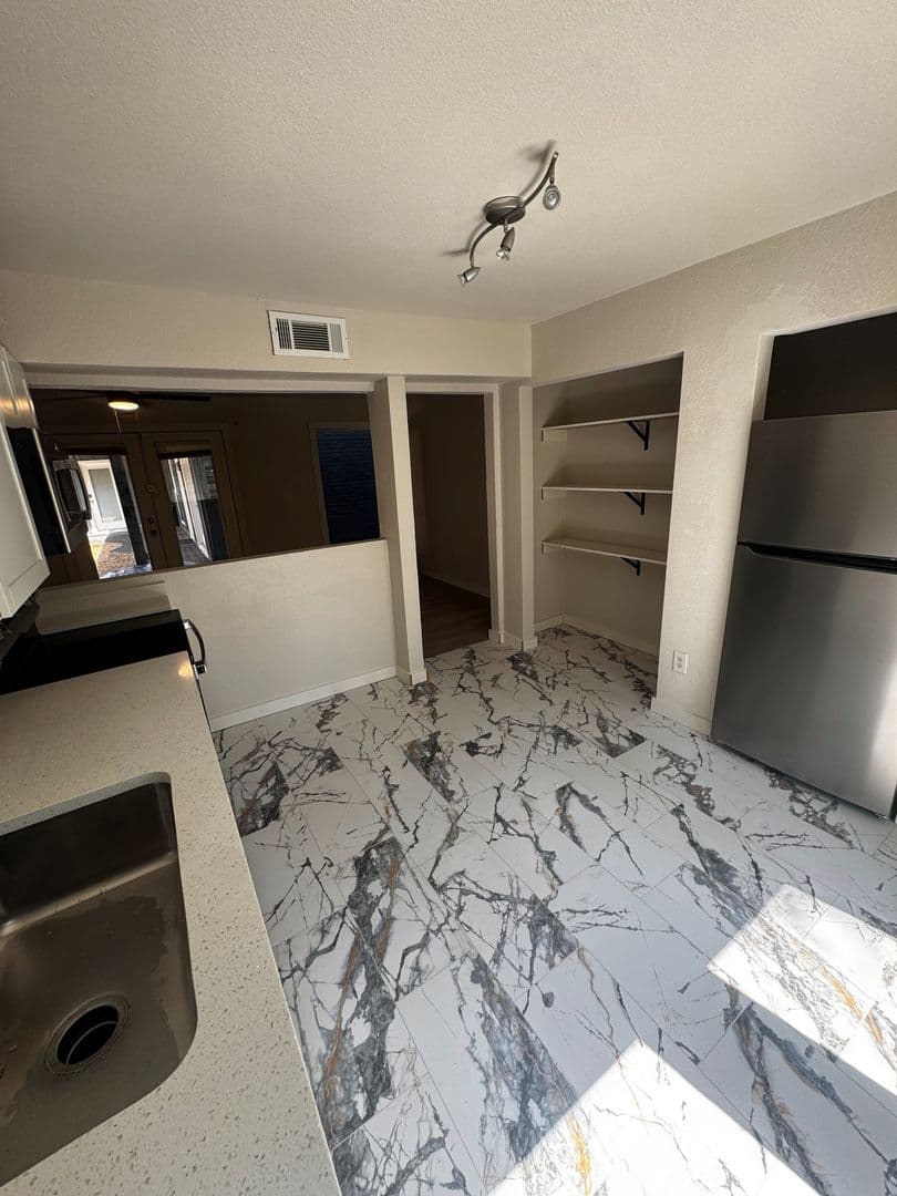Dallas Apartment: 4414 Worth Street