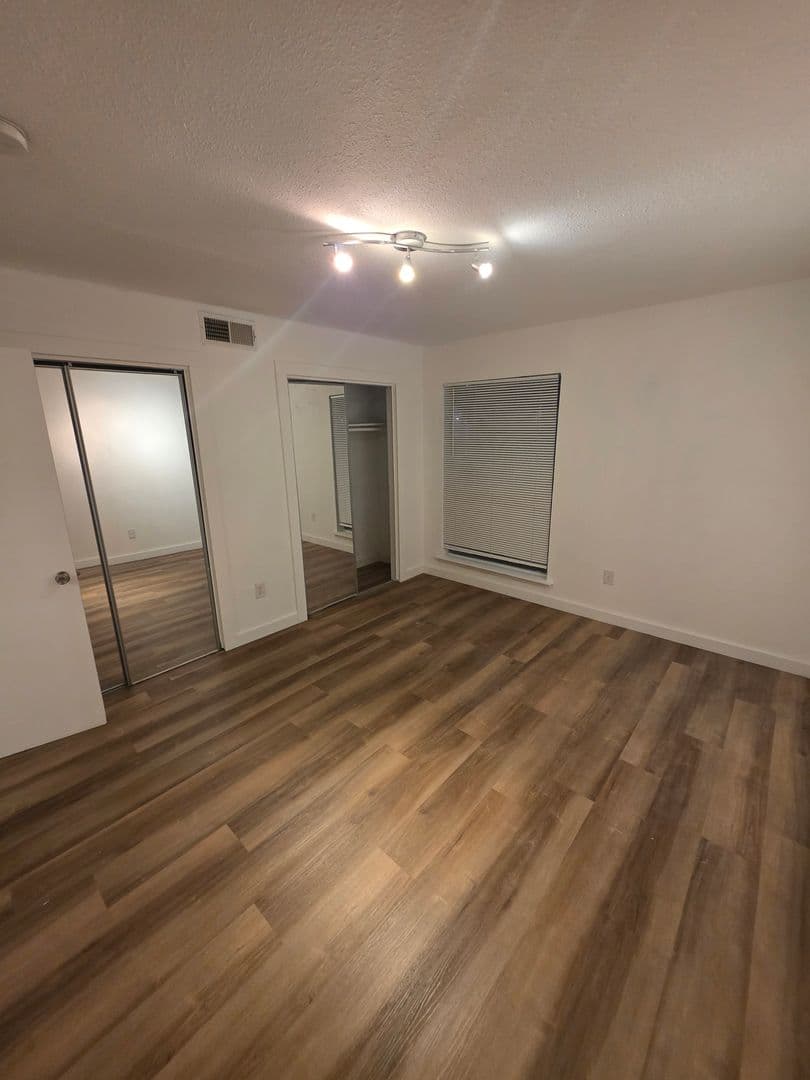 Dallas Apartment: 4414 Worth Street