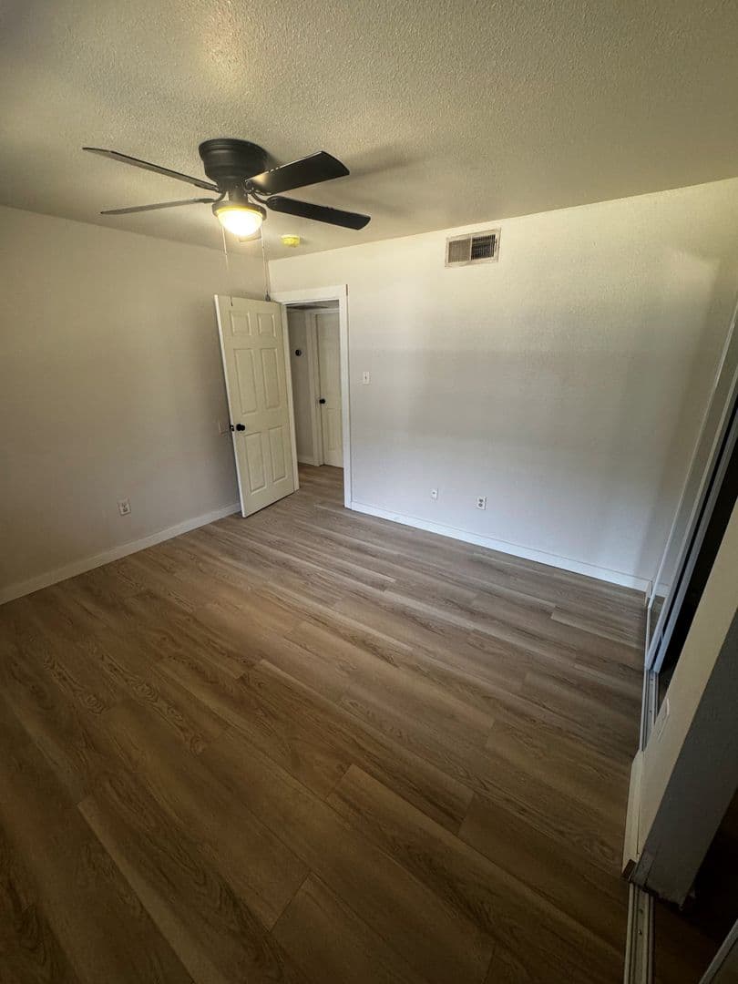 Dallas Apartment: 4414 Worth Street