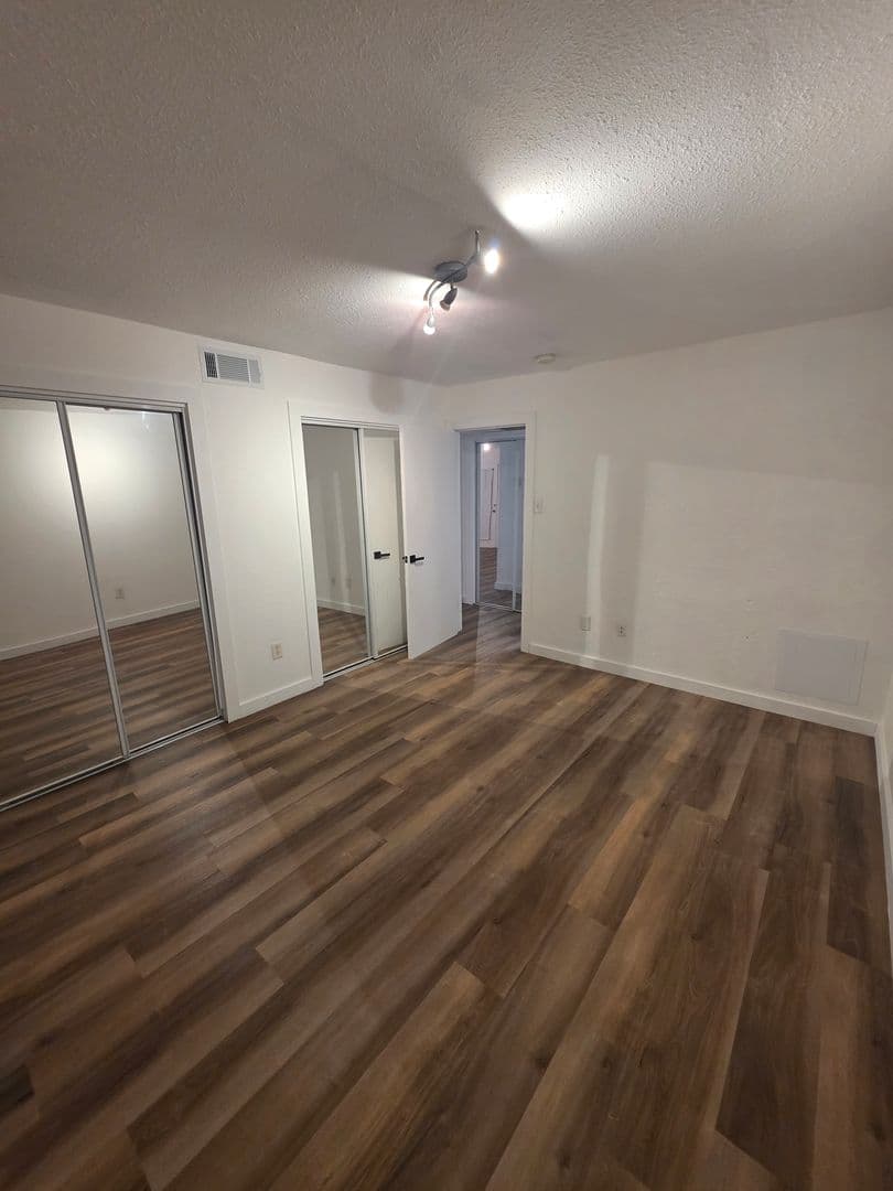Dallas Apartment: 4414 Worth Street