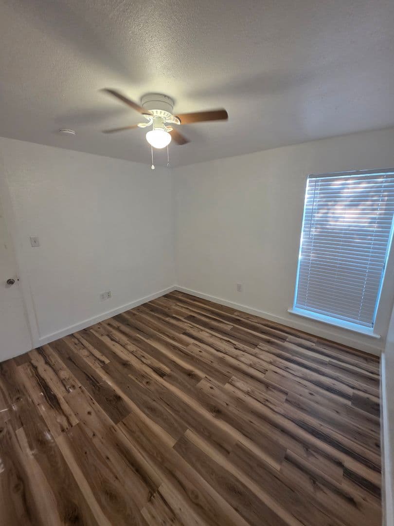 Dallas Apartment: 4414 Worth Street