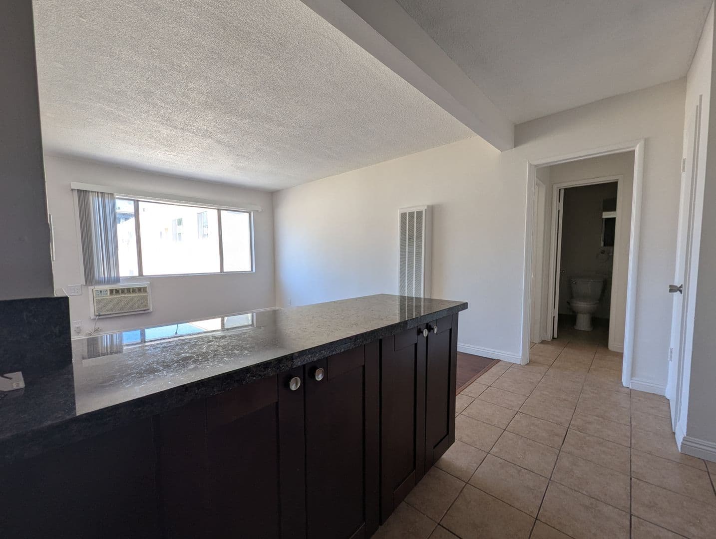 Los Angeles Apartment: 1811 Tamarind Ave