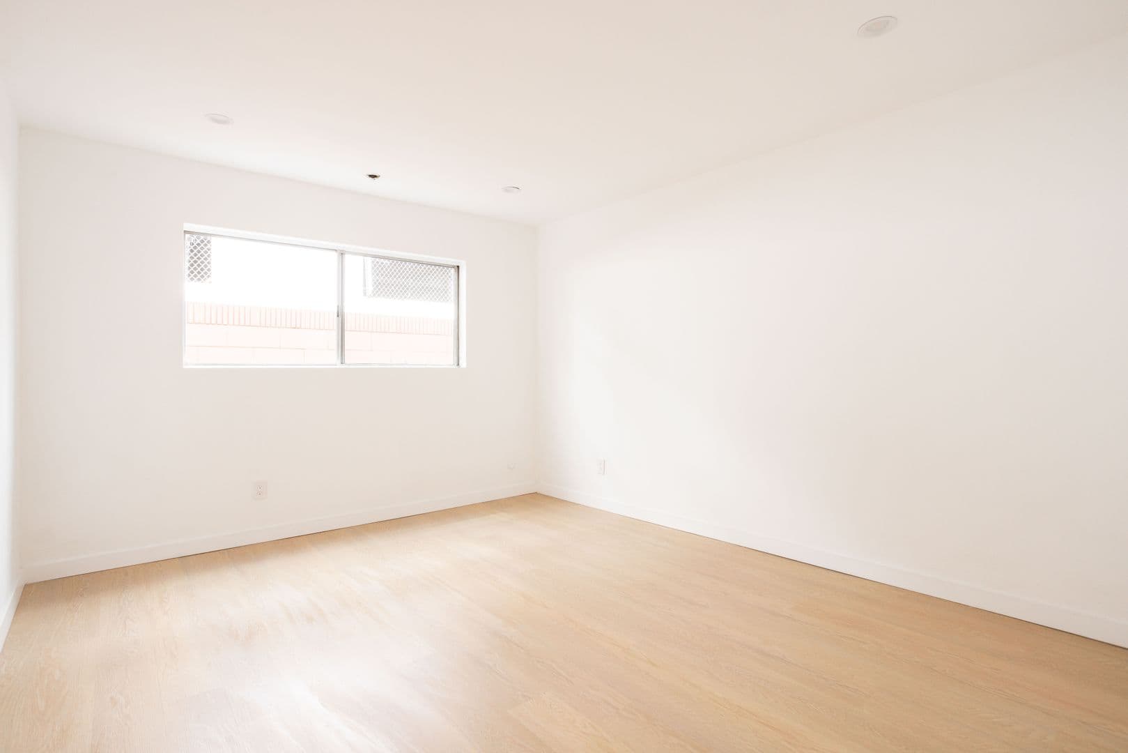 West Hollywood Apartment: 950 Larrabee St.