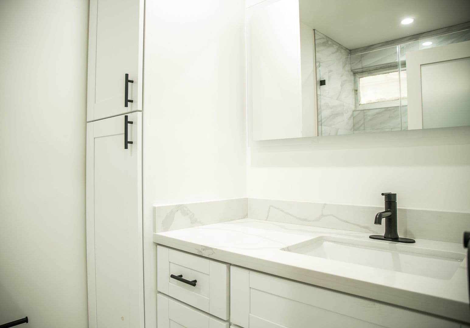 West Hollywood Apartment: 1127 Horn Ave
