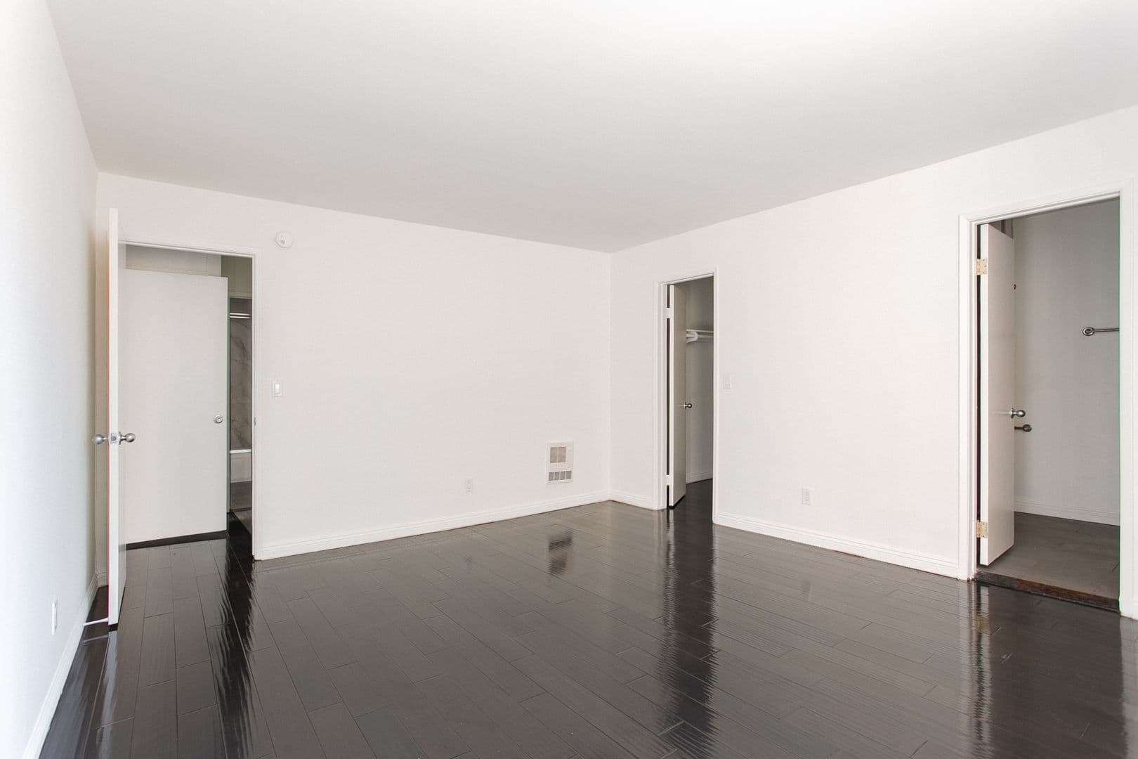 West Hollywood Apartment: 724 N West Knoll Drive