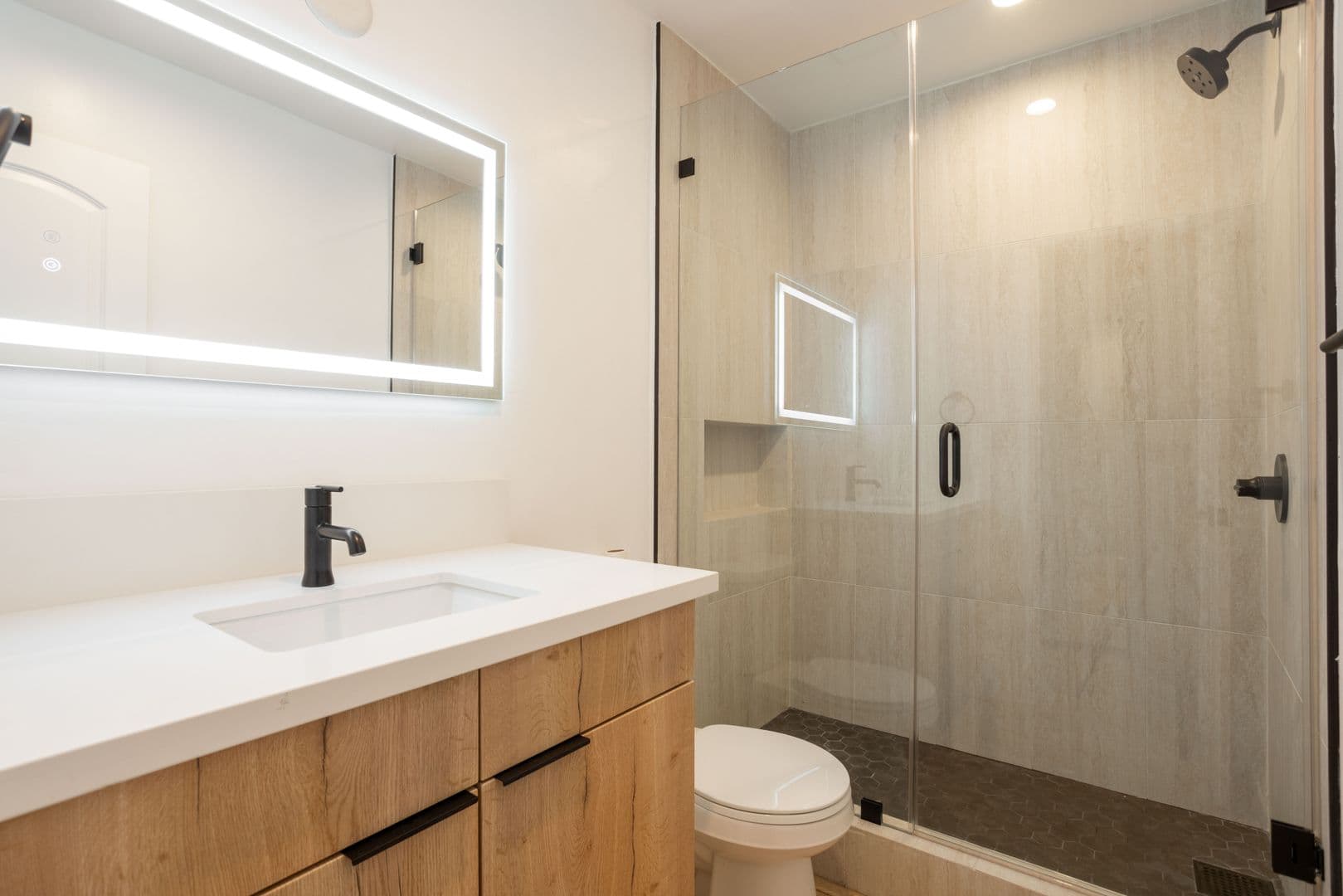 West Hollywood Apartment: 950 Larrabee St.