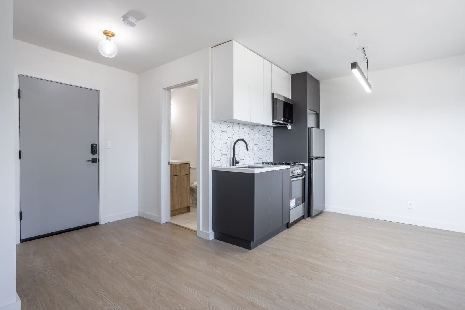 Los Angeles Apartment: 1811 Tamarind Ave