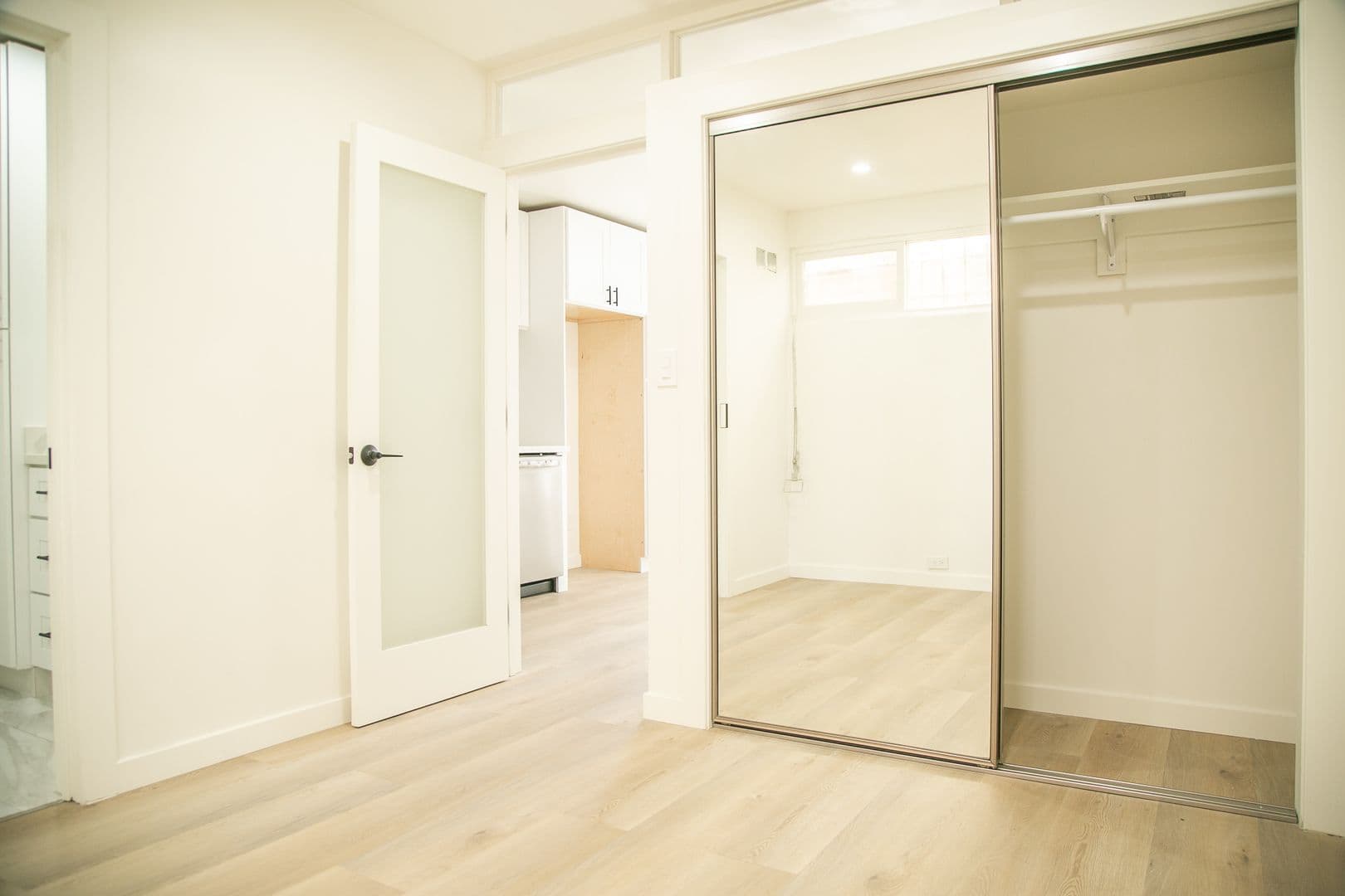 West Hollywood Apartment: 1127 Horn Ave
