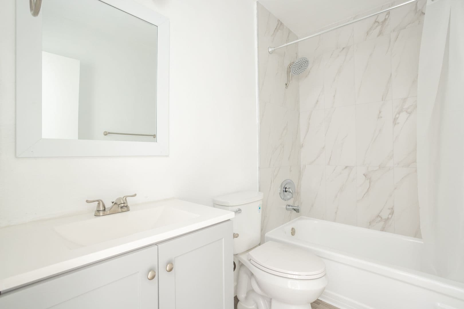 West Hollywood Apartment: 950 Larrabee St.