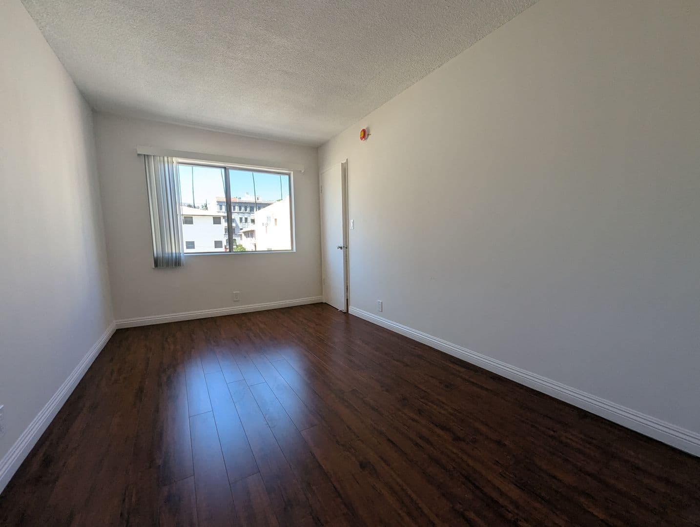 Los Angeles Apartment: 1811 Tamarind Ave
