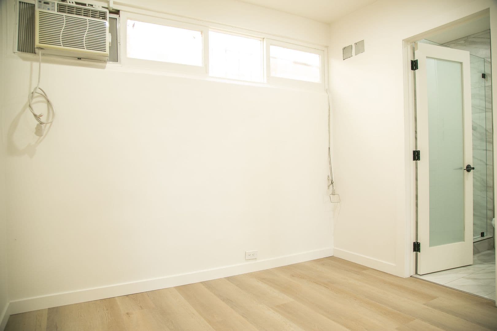 West Hollywood Apartment: 1127 Horn Ave