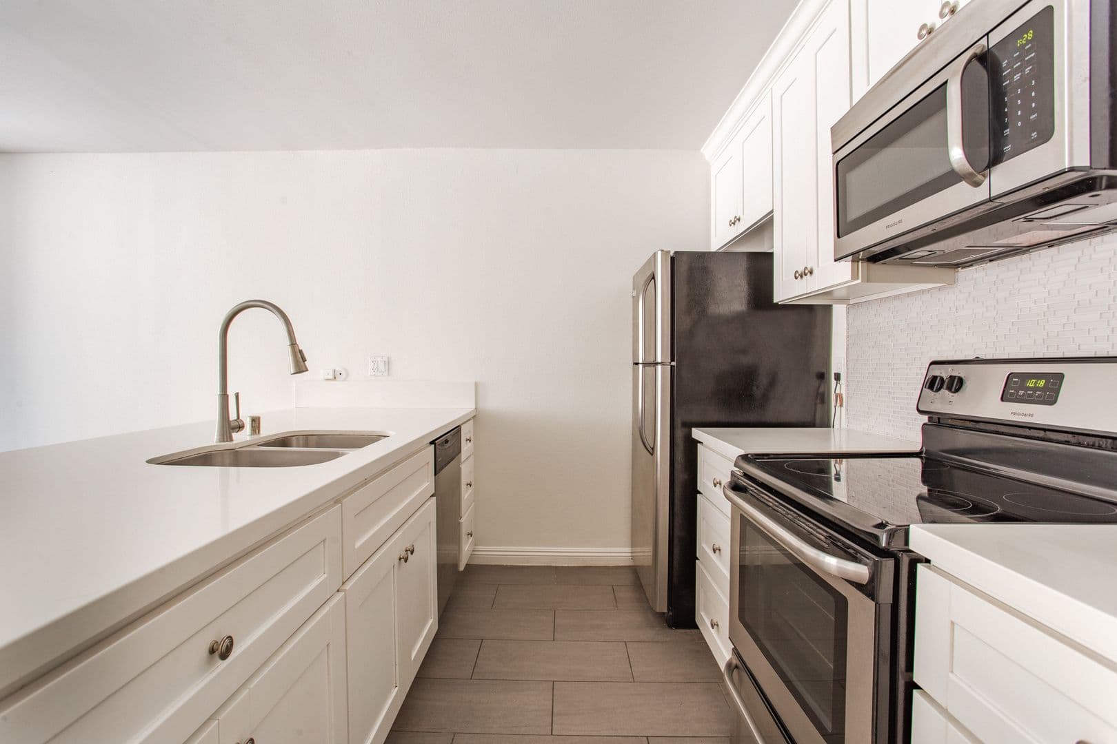 West Hollywood Apartment: 724 N West Knoll Drive