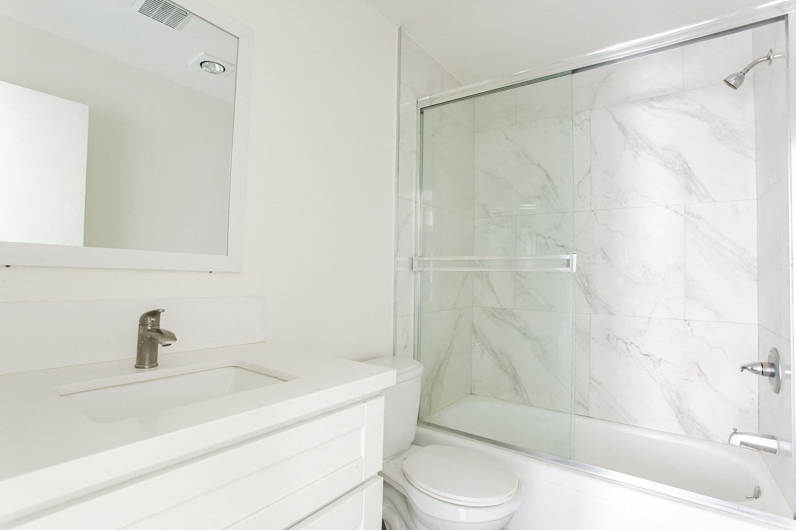 West Hollywood Apartment: 724 N West Knoll Drive