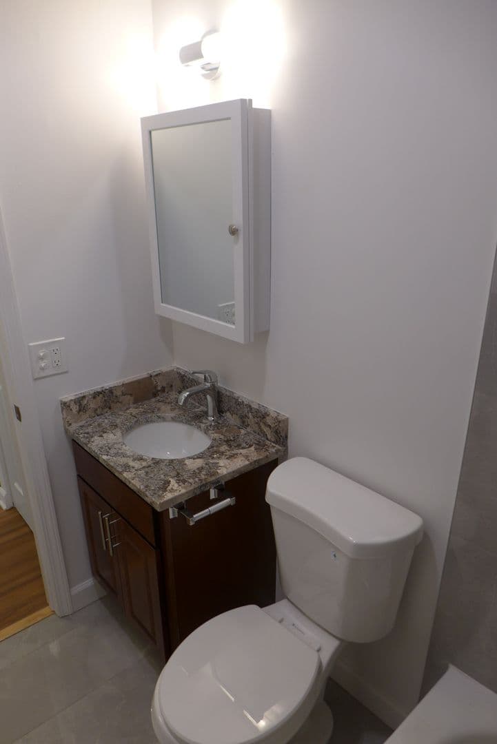 Chicago Apartment: 5250 N. Sheridan Road