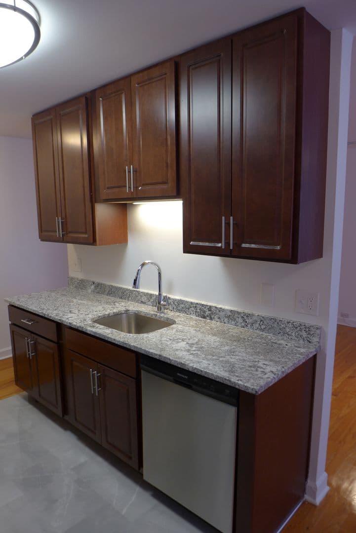Chicago Apartment: 5300 N. Sheridan Road
