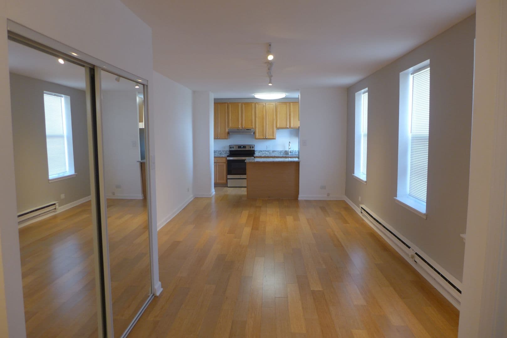 Chicago Apartment: 808 -12 W. Junior Terrace