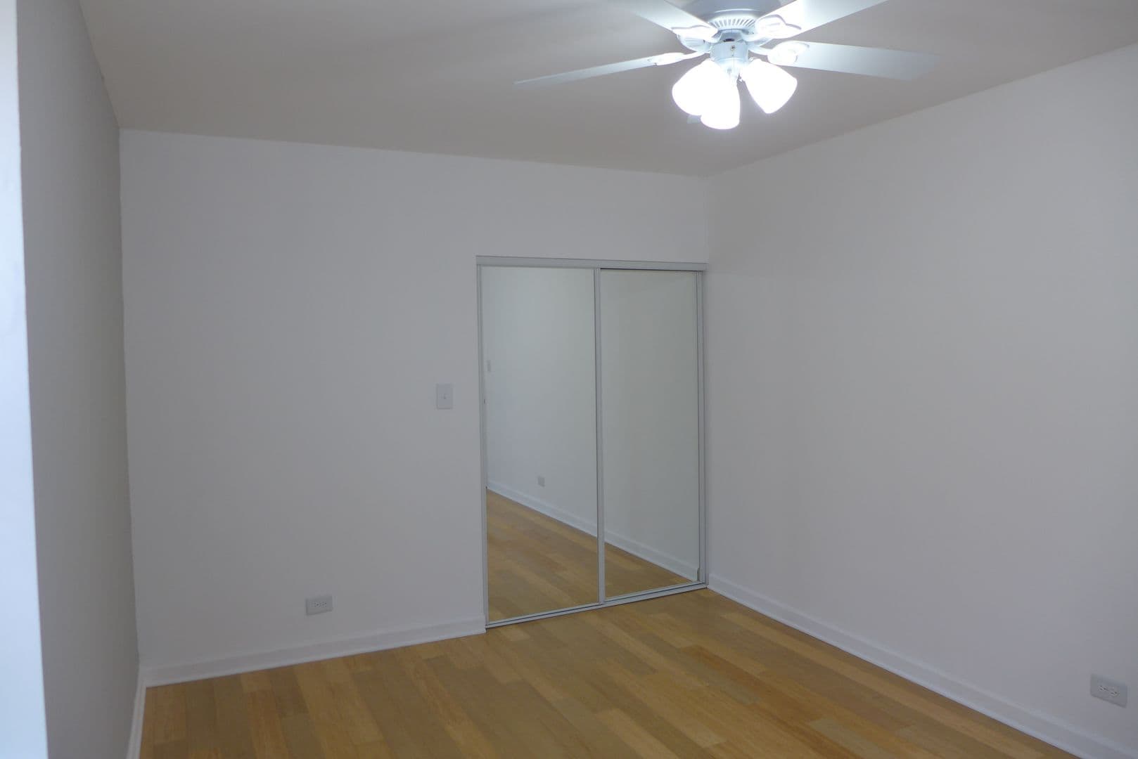 Chicago Apartment: 808 -12 W. Junior Terrace