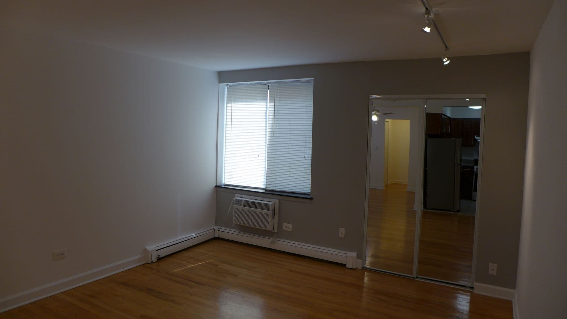 Chicago Apartment: 5250 N. Sheridan Road