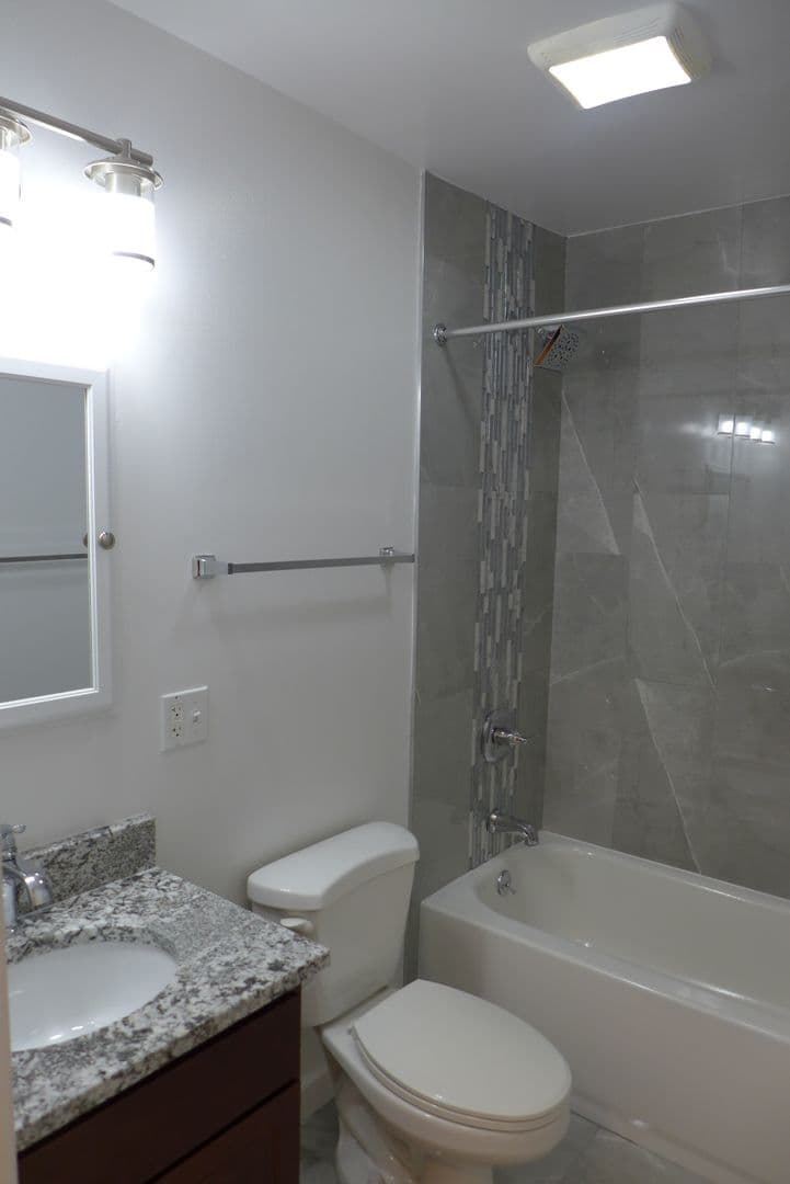 Chicago Apartment: 5300 N. Sheridan Road