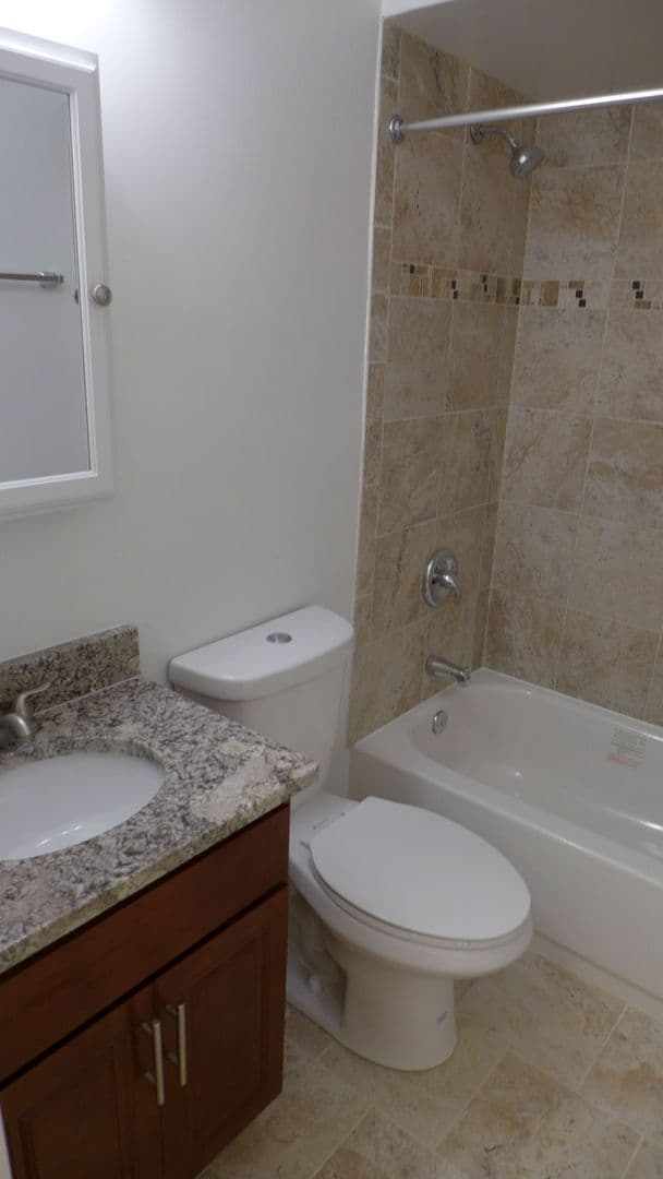 Chicago Apartment: 5250 N. Sheridan Road