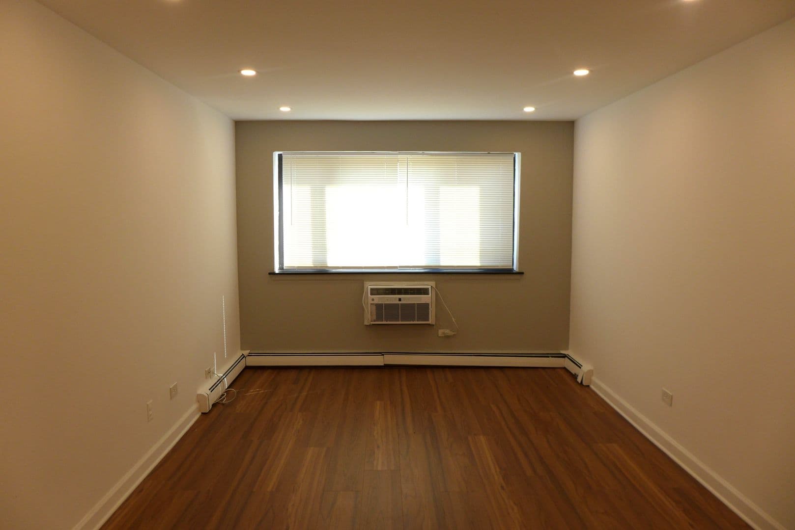 Chicago Apartment: 5250 N. Sheridan Road
