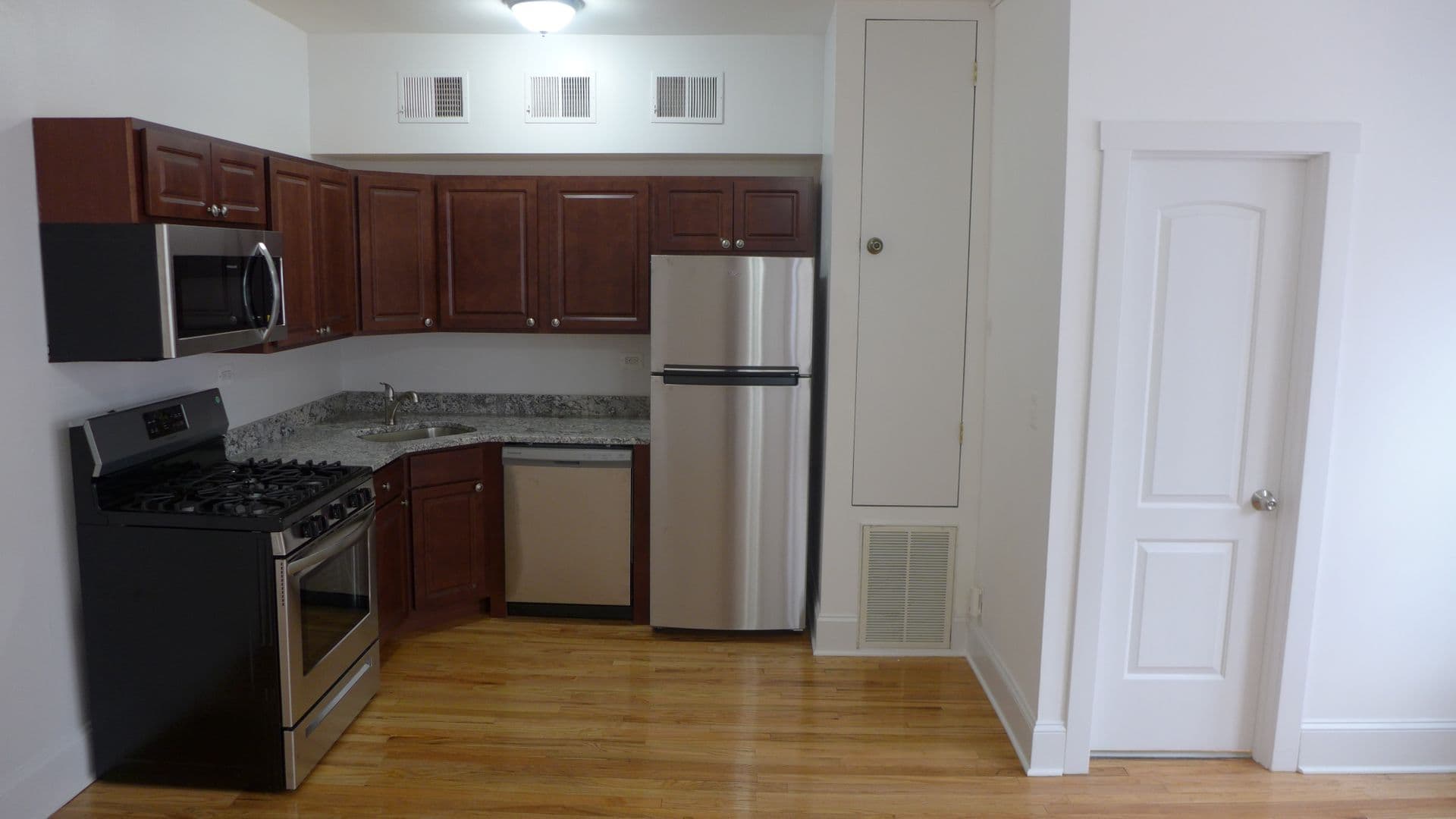 Chicago Apartment: 604 Belmont/ 3200-06  Broadway