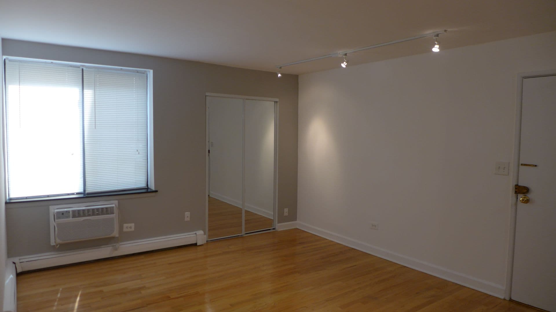 Chicago Apartment: 5250 N. Sheridan Road