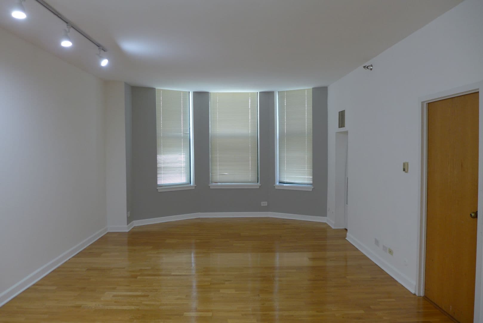 Chicago Apartment: 537 S. Dearborn
