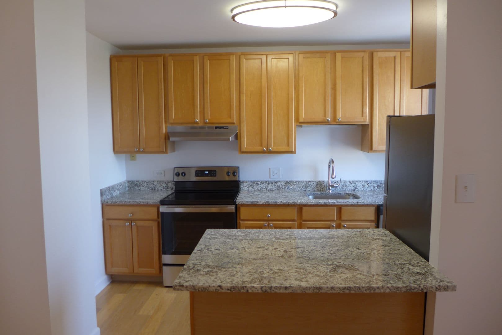 Chicago Apartment: 808 -12 W. Junior Terrace