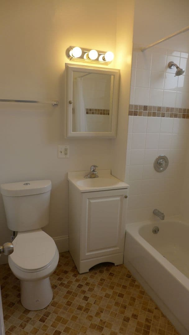 Chicago Apartment: 604 Belmont/ 3200-06  Broadway