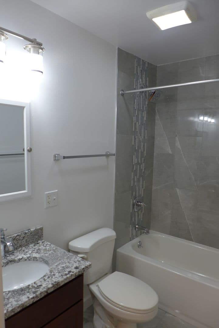 Chicago Apartment: 5300 N. Sheridan Road