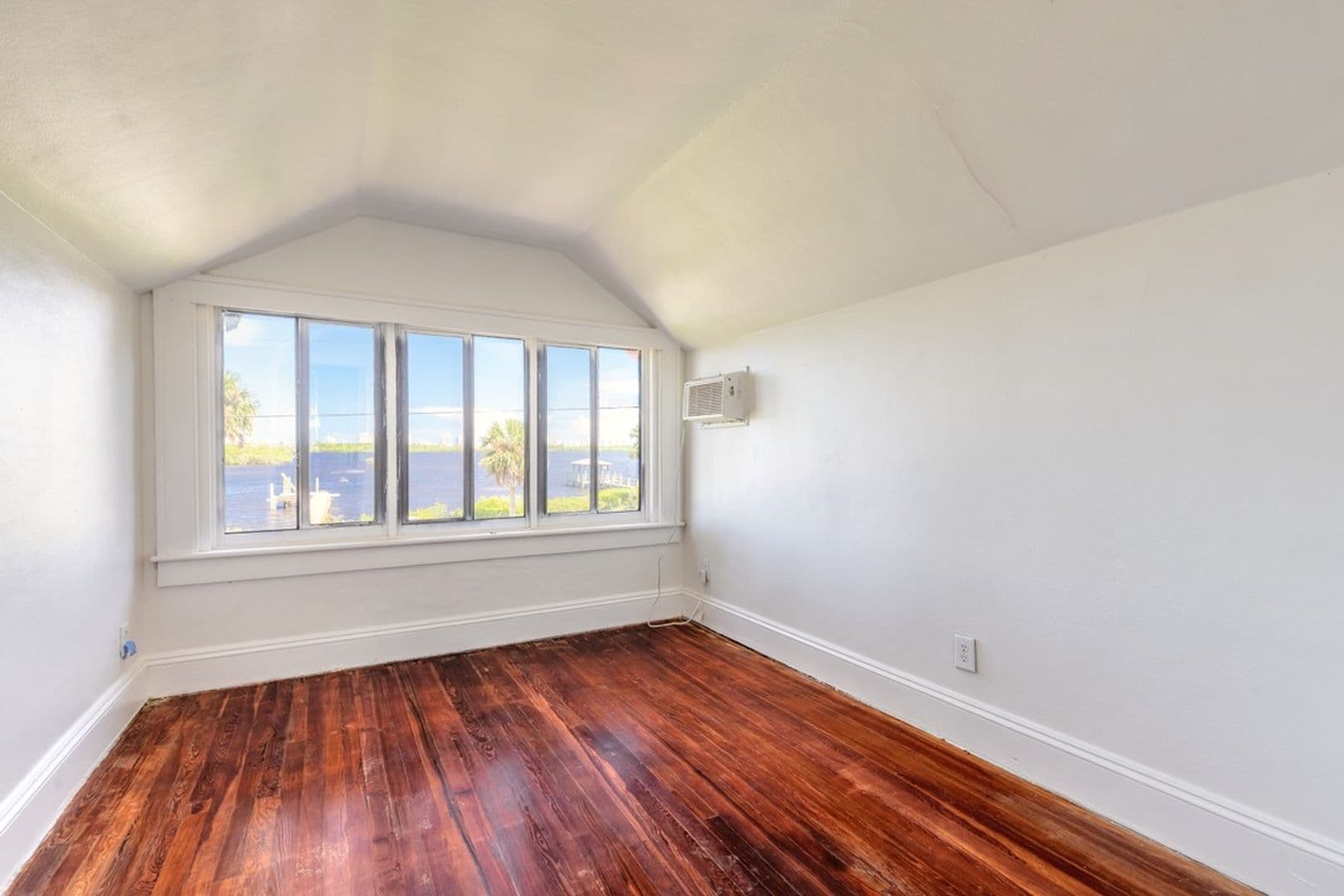 Port Orange House: 4440 Halifax Dr