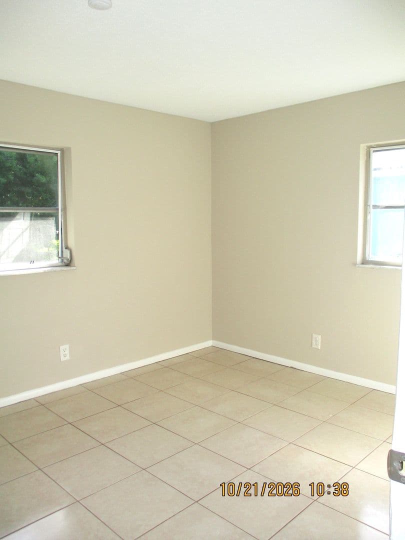 Daytona Beach House: 909 Kathy St