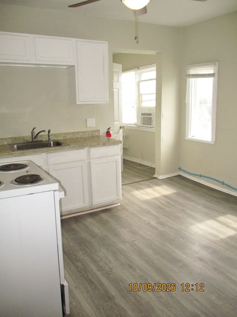 Daytona Beach Apartment: 117 S Grandview Ave - 3