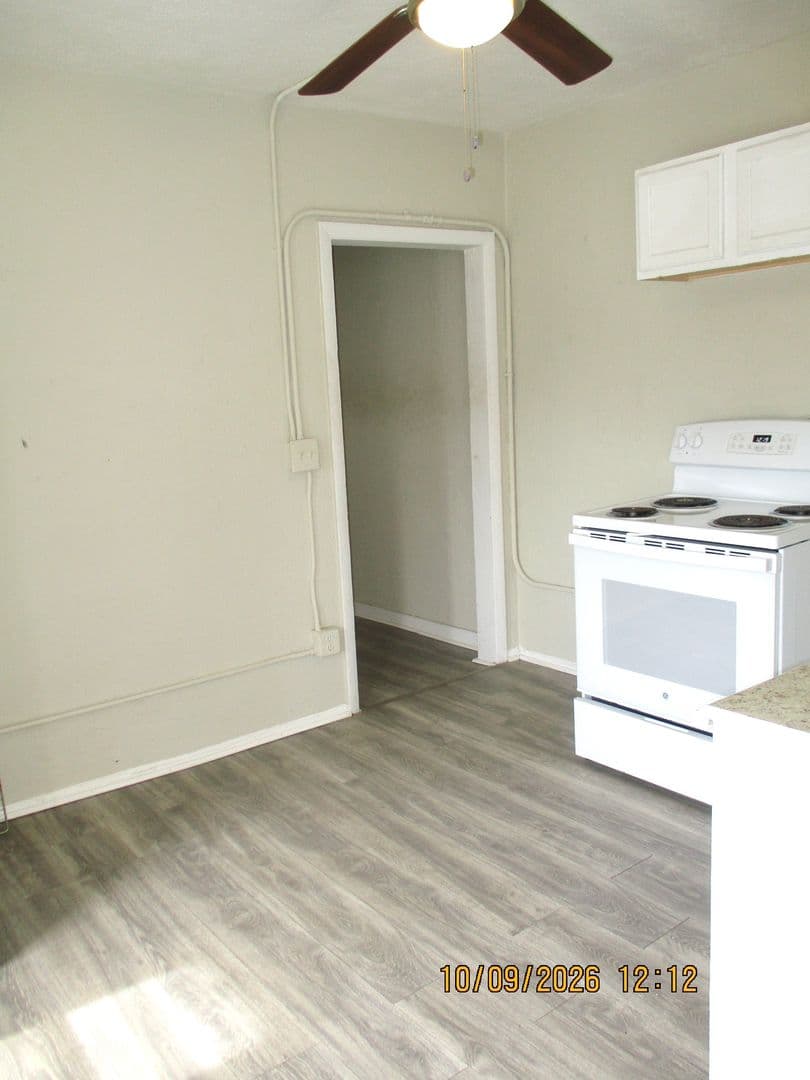 Daytona Beach Apartment: 117 S Grandview Ave - 3
